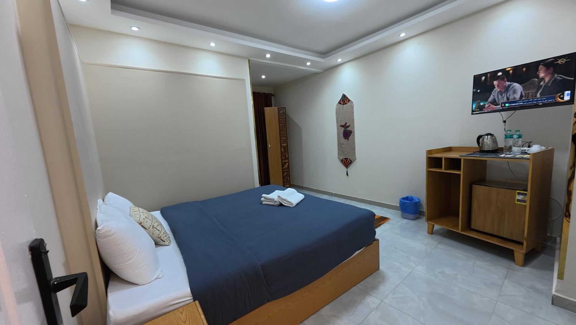 Hostalio Pyramid View Bed & Breakfast