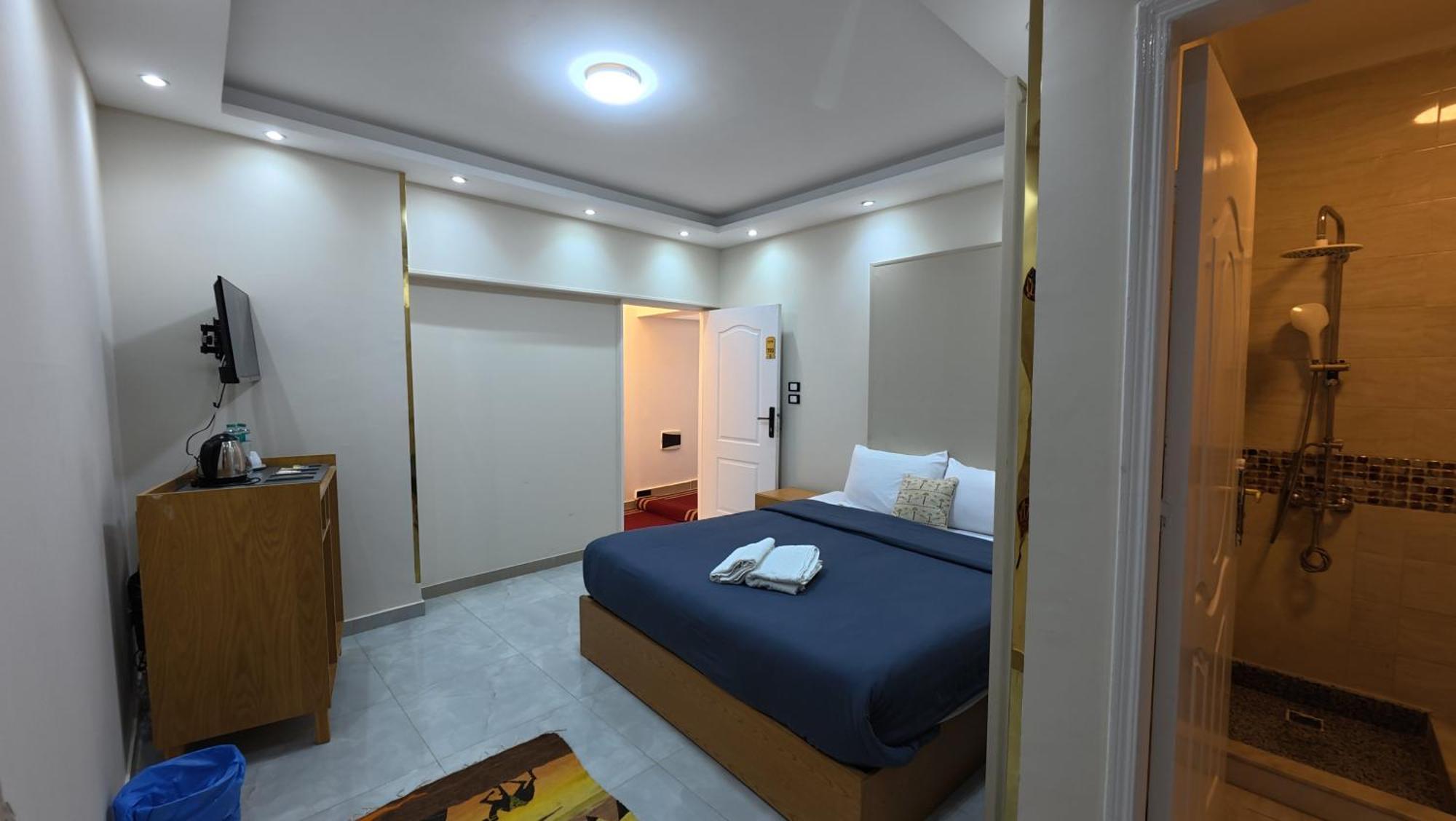 Hostalio Pyramid View Bed & Breakfast *